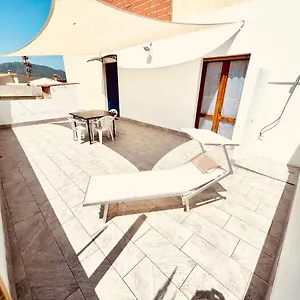 Sa Domu Zara - Ampia Casa Con Terrazzo , Pula Italia