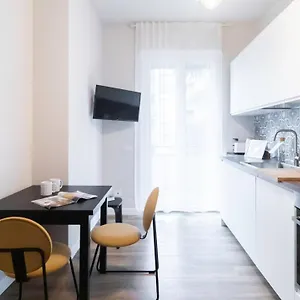 Italianway - Raffaello Sanzio 7 , Milano Italia